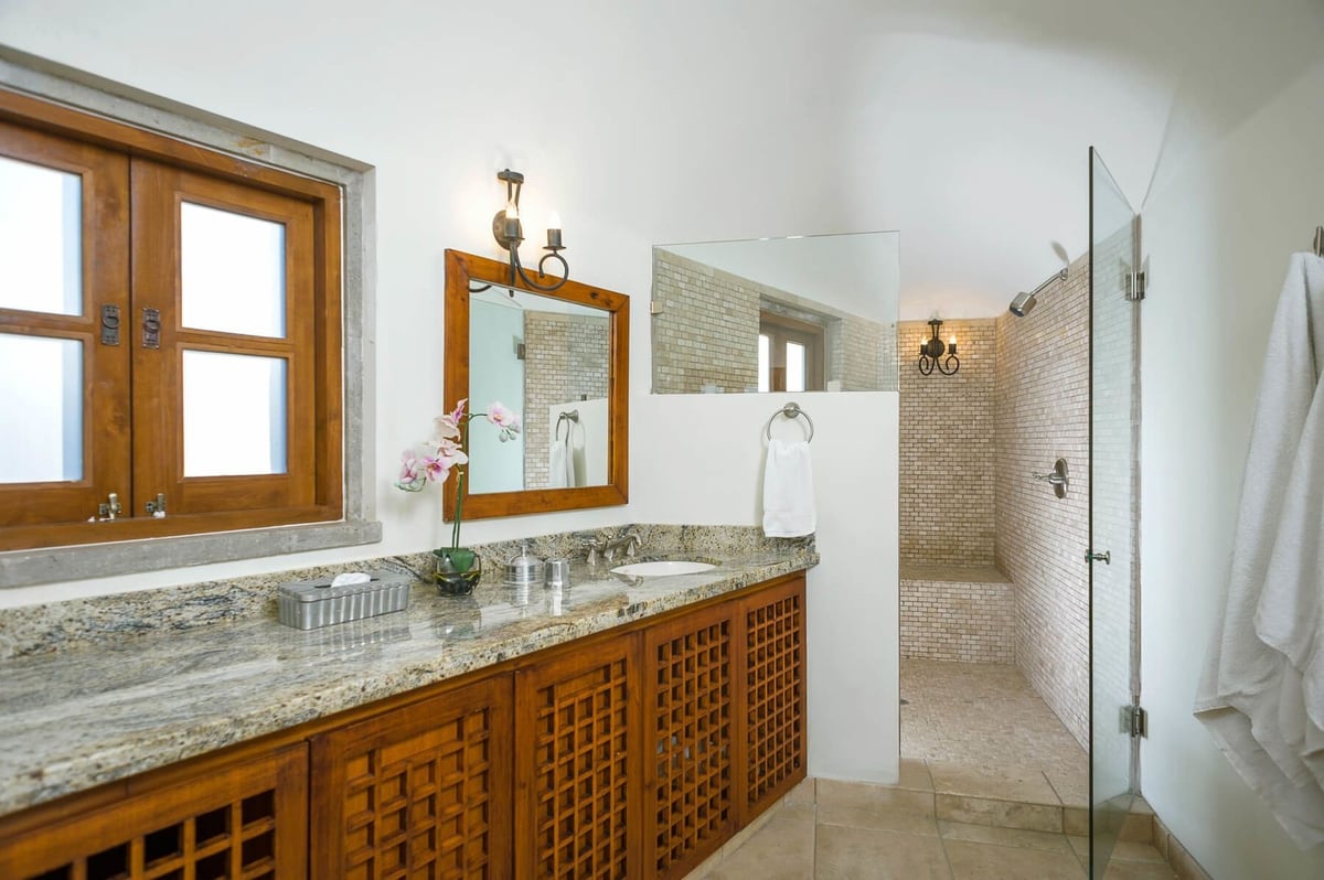 Each of the bedrooms found in Casa Tita include their own ensuite bathroom! - Image 19