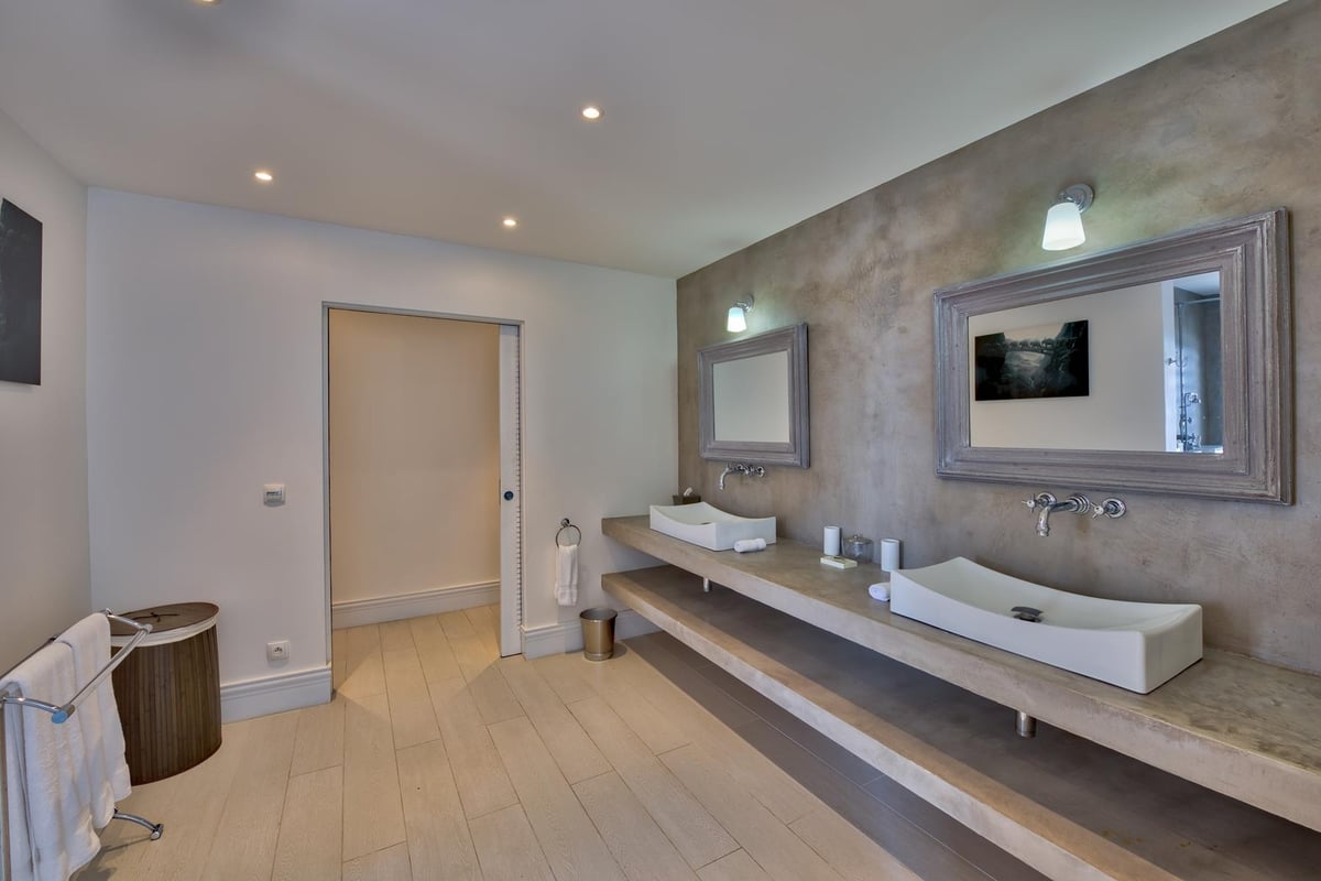 Bedrooms and Bathrooms - Image 21