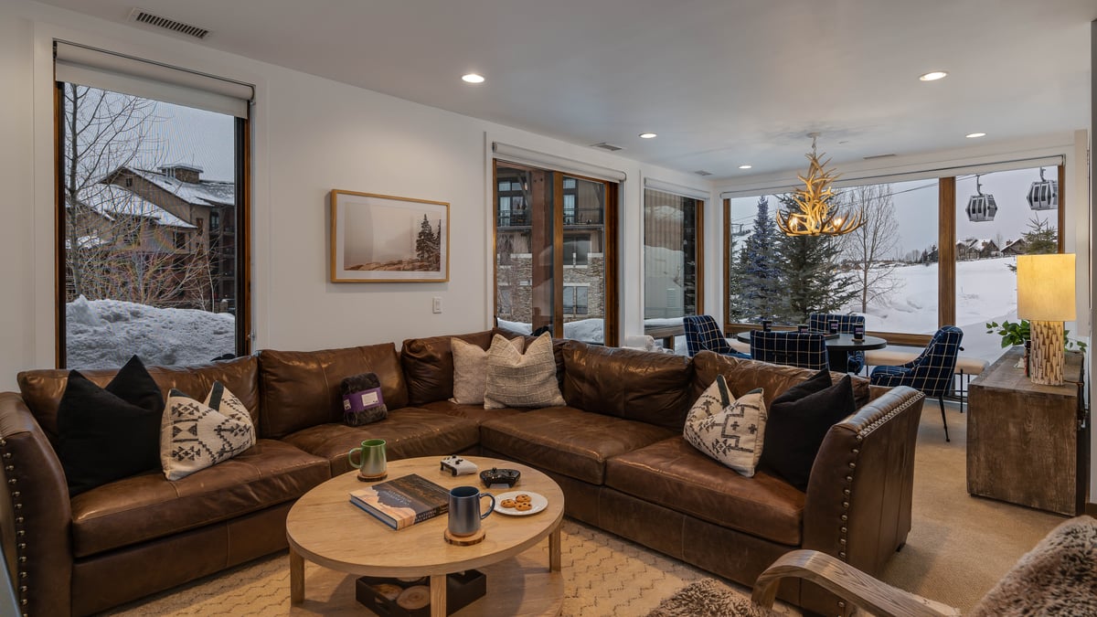 Lower level family room with cozy couches - Image 6