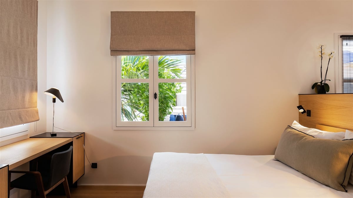 Bedroom 2: King size bed, air conditioning, HD-TV, Apple TV, safe, dressing room.En-suite bathroom,  - Image 34