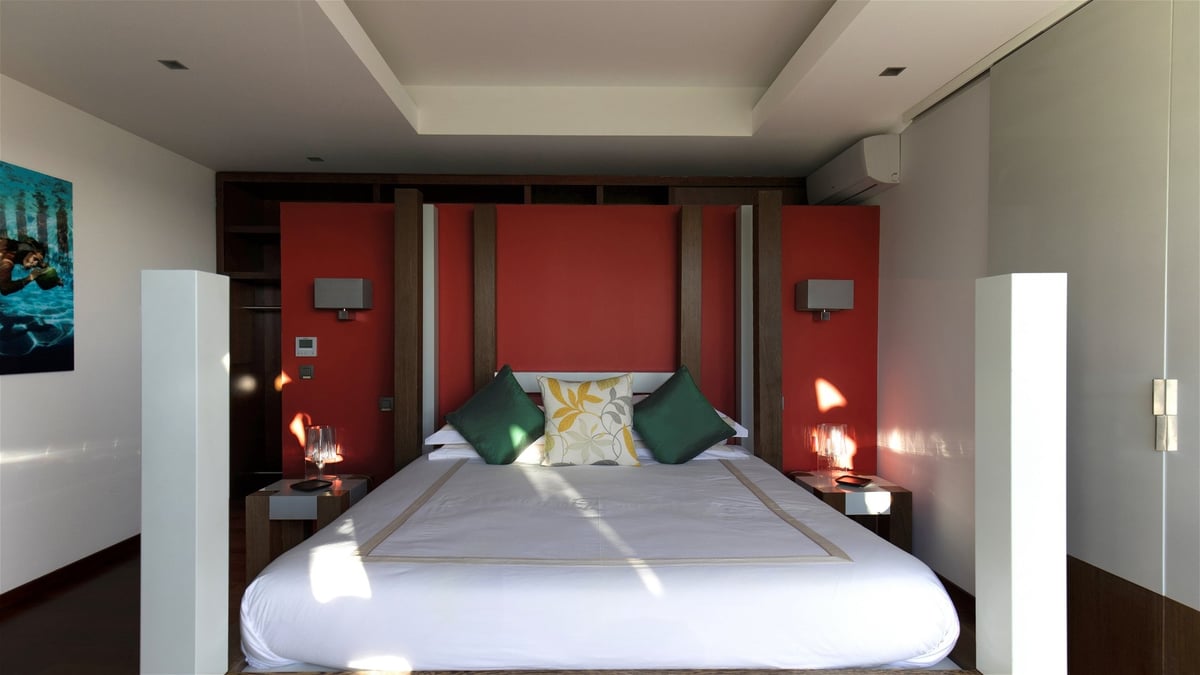 Bedroom 3: Located on the lower level, with ocean view. A king size bed, air conditio - Image 43