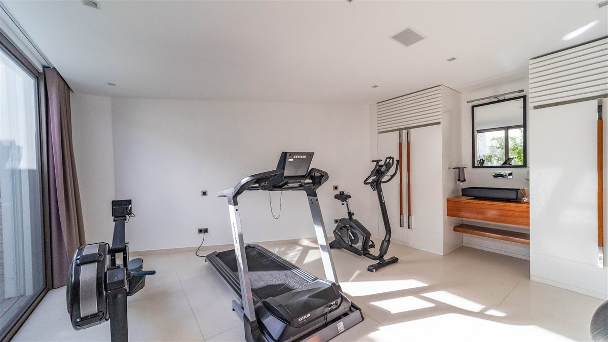 Fitness Room: Air-conditioning, Treadmill, bycycle.  - Image 88