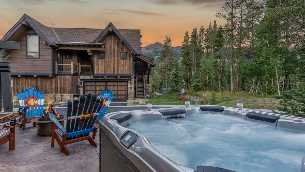 Private hot tub with views of Peak 8 - Image 4