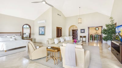Luxury Villa Photo #40