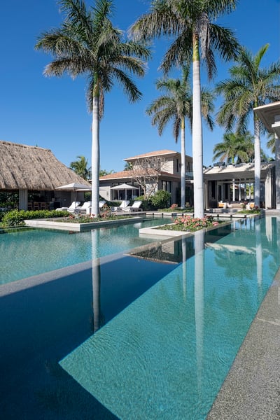 Luxury Villa Photo #6