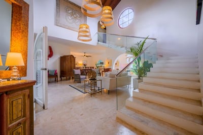 Luxury Villa Photo #16