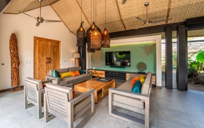 Luxury Villa Photo #13