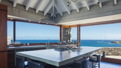Kitchen & Dining Area: Modern and fully equipped. Air conditioning, electric oven, induction cooker,