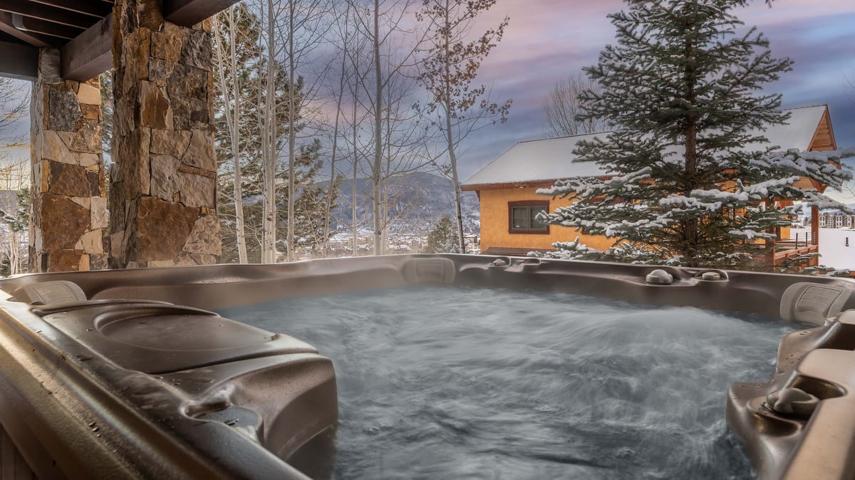 Chalet Beliza - Hot Tub, winter - Image 26