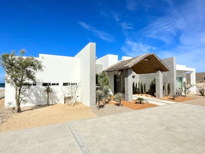 Luxury Villa Photo #35