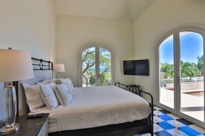 Luxury Villa Photo #23