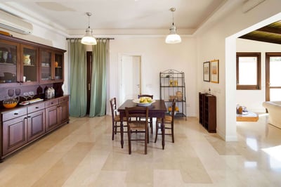 Luxury Villa Photo #25