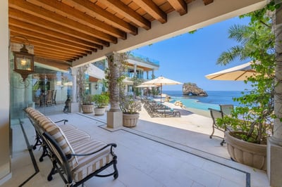 Luxury Villa Photo #13