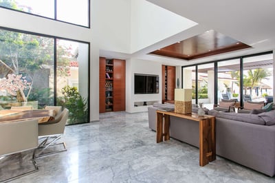 Luxury Villa Photo #14