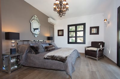 Luxury Villa Photo #17