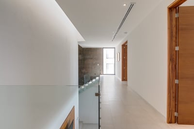 Luxury Villa Photo #24