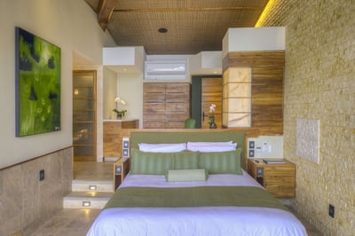Luxury Villa Photo #24