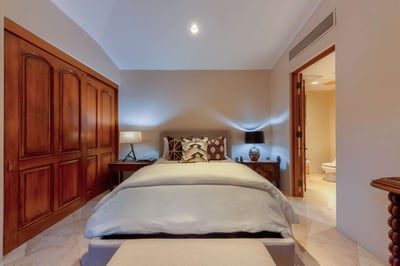 Luxury Villa Photo #47