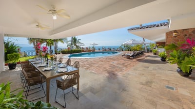 Luxury Villa Photo #20