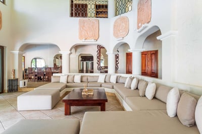 Luxury Villa Photo #23