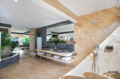 Luxury Villa Photo #23