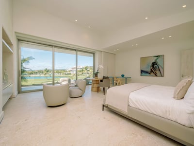 Large luxury villa with full staff and ocean views