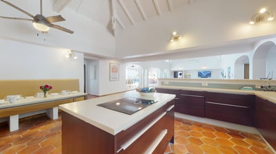 Luxury Villa Photo #16