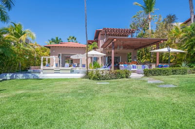 Luxury Villa Photo #44