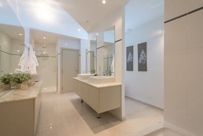 Luxury Villa Photo #16