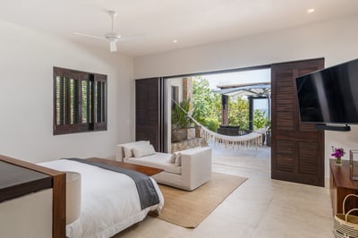 Luxury Villa Photo #23