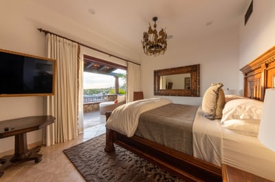 Luxury Villa Photo #44