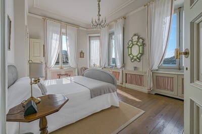 Luxury Villa Photo #35