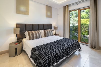 Luxury Villa Photo #16