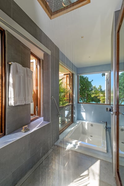 Luxury Villa Photo #32
