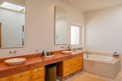 Luxury Villa Photo #29