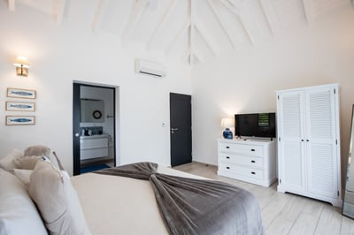 Luxury Villa Photo #24