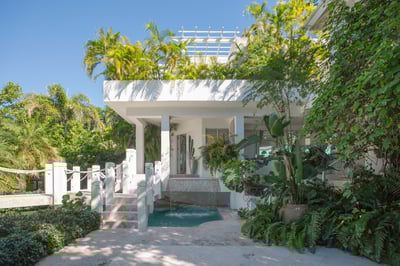 Luxury Villa Photo #26