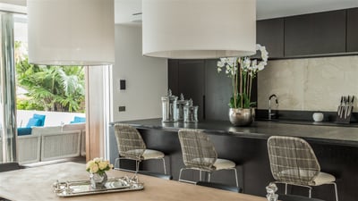 Kitchen & Dining Area