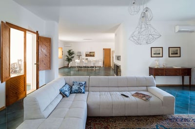 Luxury Villa Photo #24