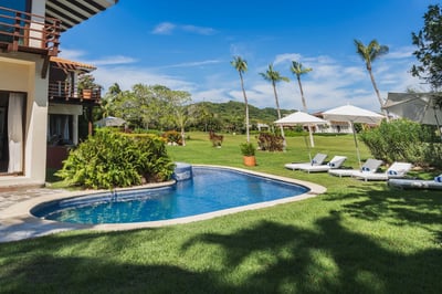 Luxury Villa Photo #3