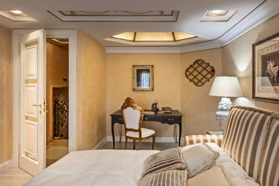 Luxury Villa Photo #19