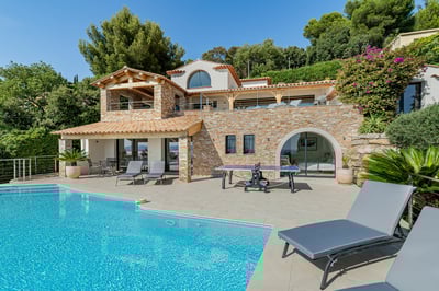 Luxury Villa Photo #3