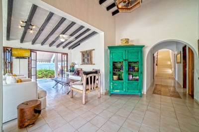 Luxury Villa Photo #13