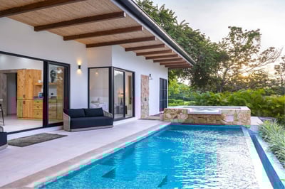 Luxury Villa Photo #3