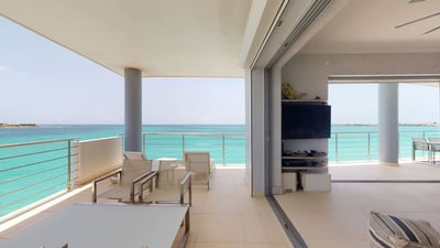 Luxury Villa Photo #6