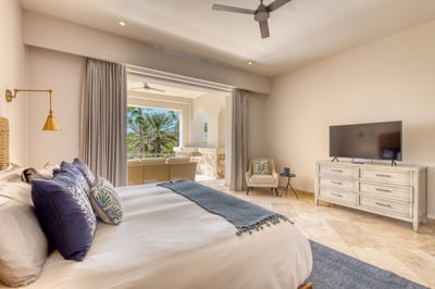 Luxury Villa Photo #28