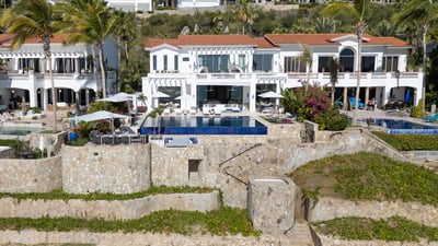Luxury Villa Photo #2