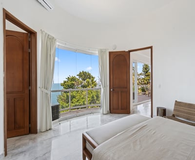 Luxury Villa Photo #46