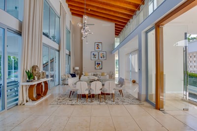 Luxury Villa Photo #24