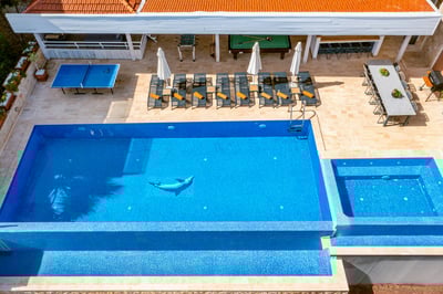 Luxury Villa Photo #4